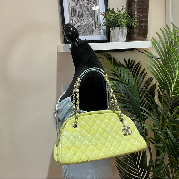 CHANEL Quilted Green Patent Leather Just Mademoiselle Shoulder Bag - Picture 2 of 16